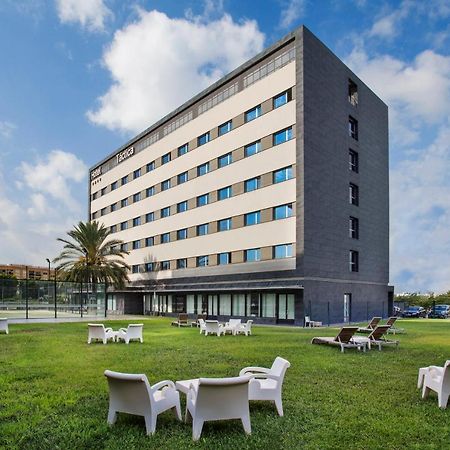 Azz Valencia Tactica Hotel Paterna Buitenkant foto