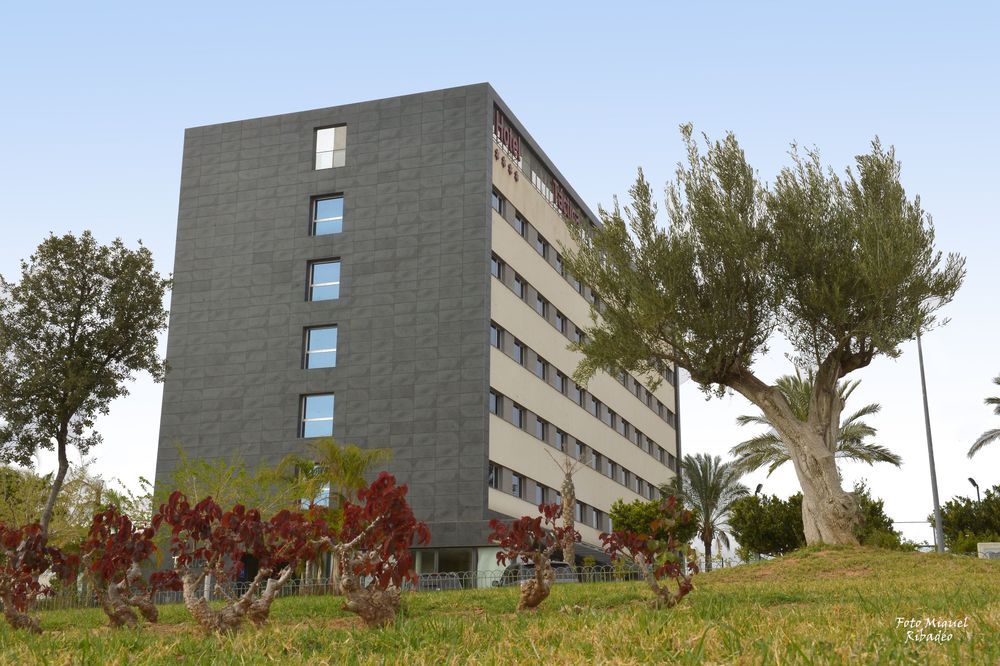Azz Valencia Tactica Hotel Paterna Buitenkant foto