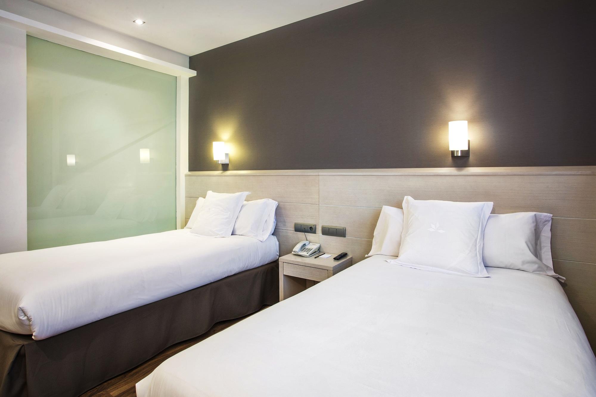 Azz Valencia Tactica Hotel Paterna Buitenkant foto