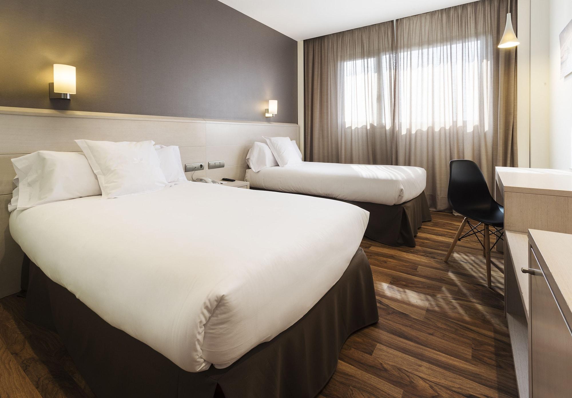 Azz Valencia Tactica Hotel Paterna Buitenkant foto