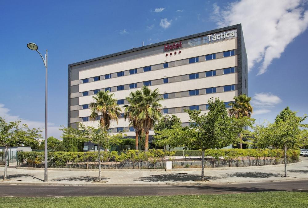 Azz Valencia Tactica Hotel Paterna Buitenkant foto