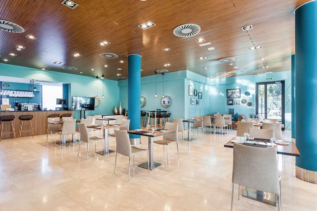 Azz Valencia Tactica Hotel Paterna Kamer foto