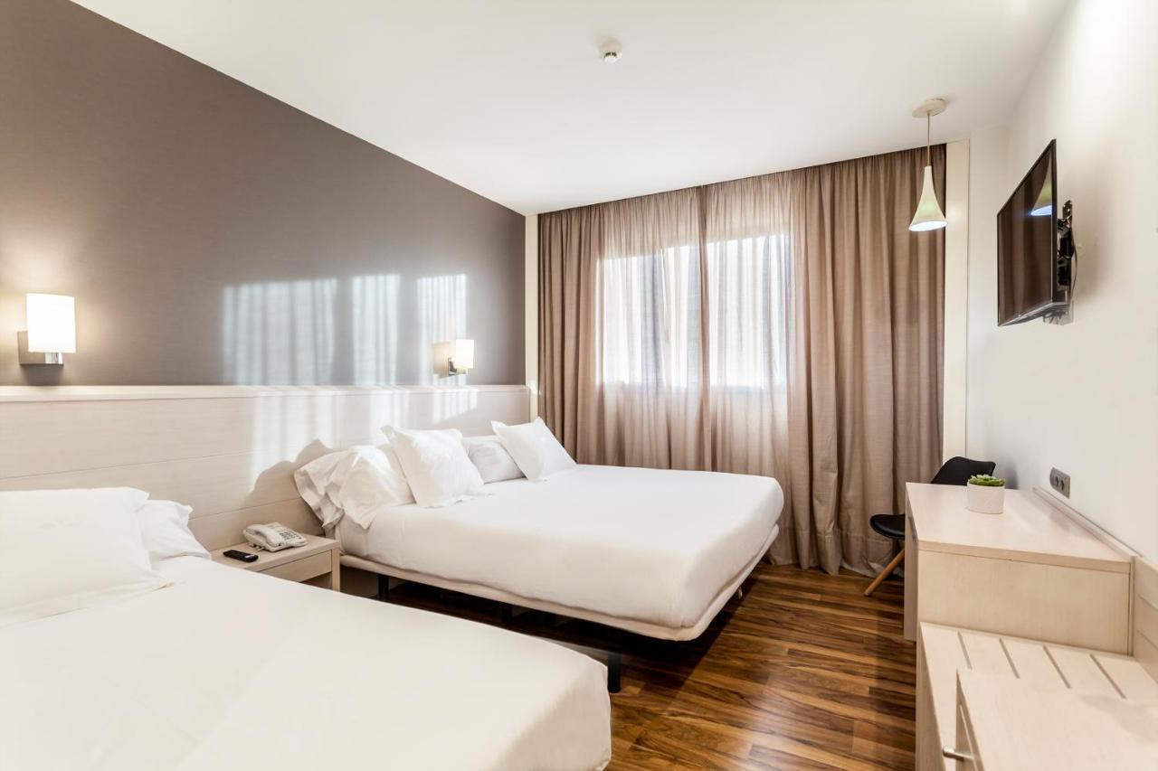 Azz Valencia Tactica Hotel Paterna Buitenkant foto