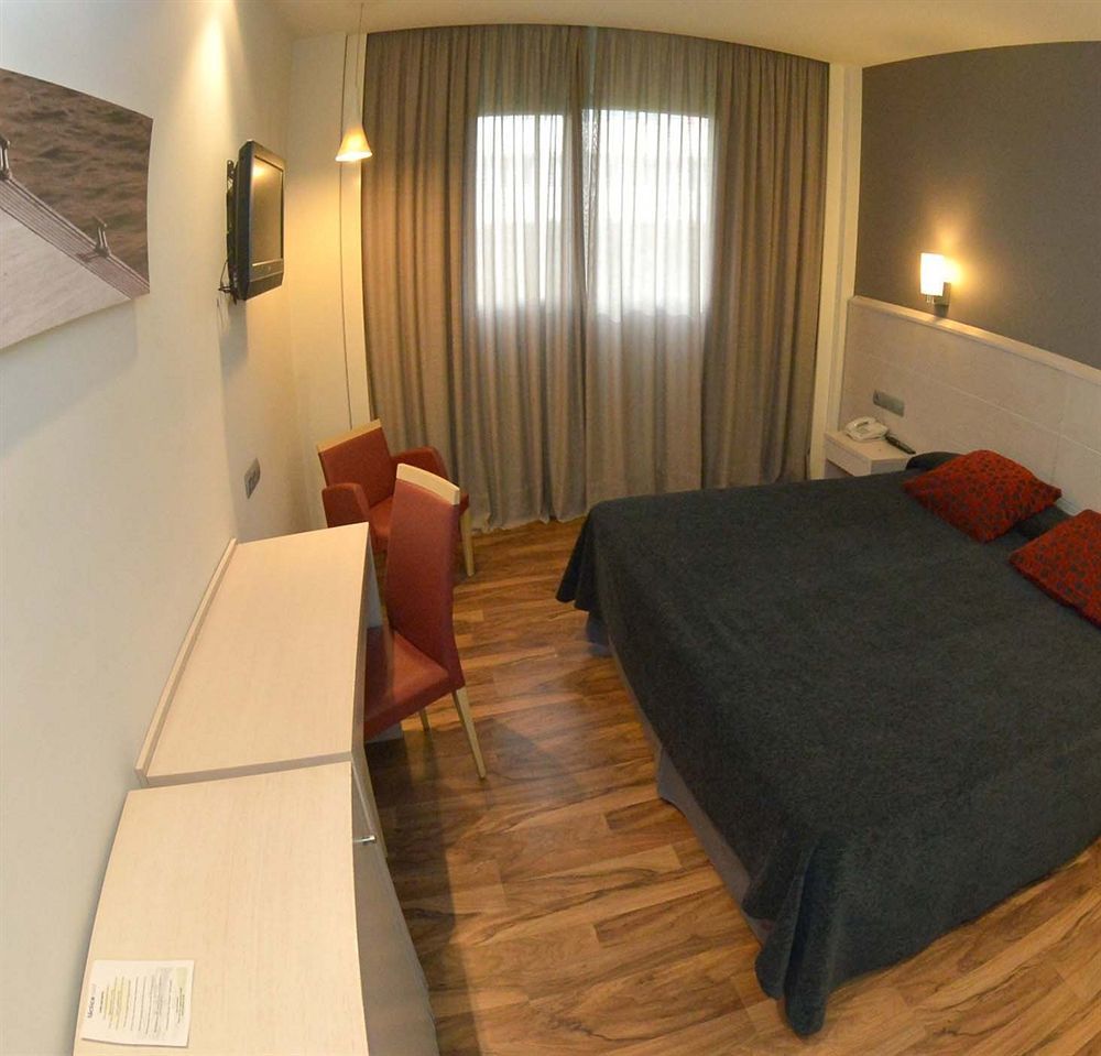 Azz Valencia Tactica Hotel Paterna Buitenkant foto